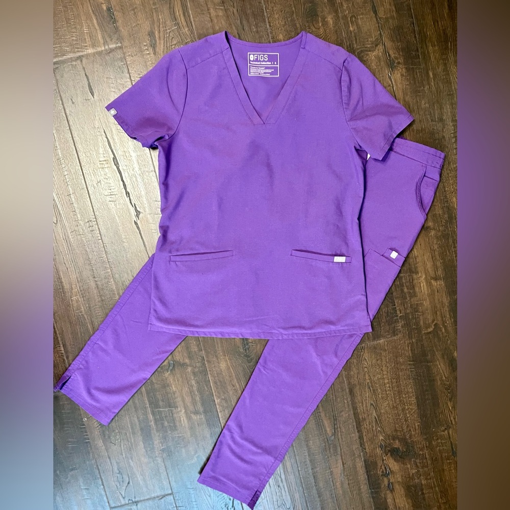 FIGS Scrub set almost new used twice.